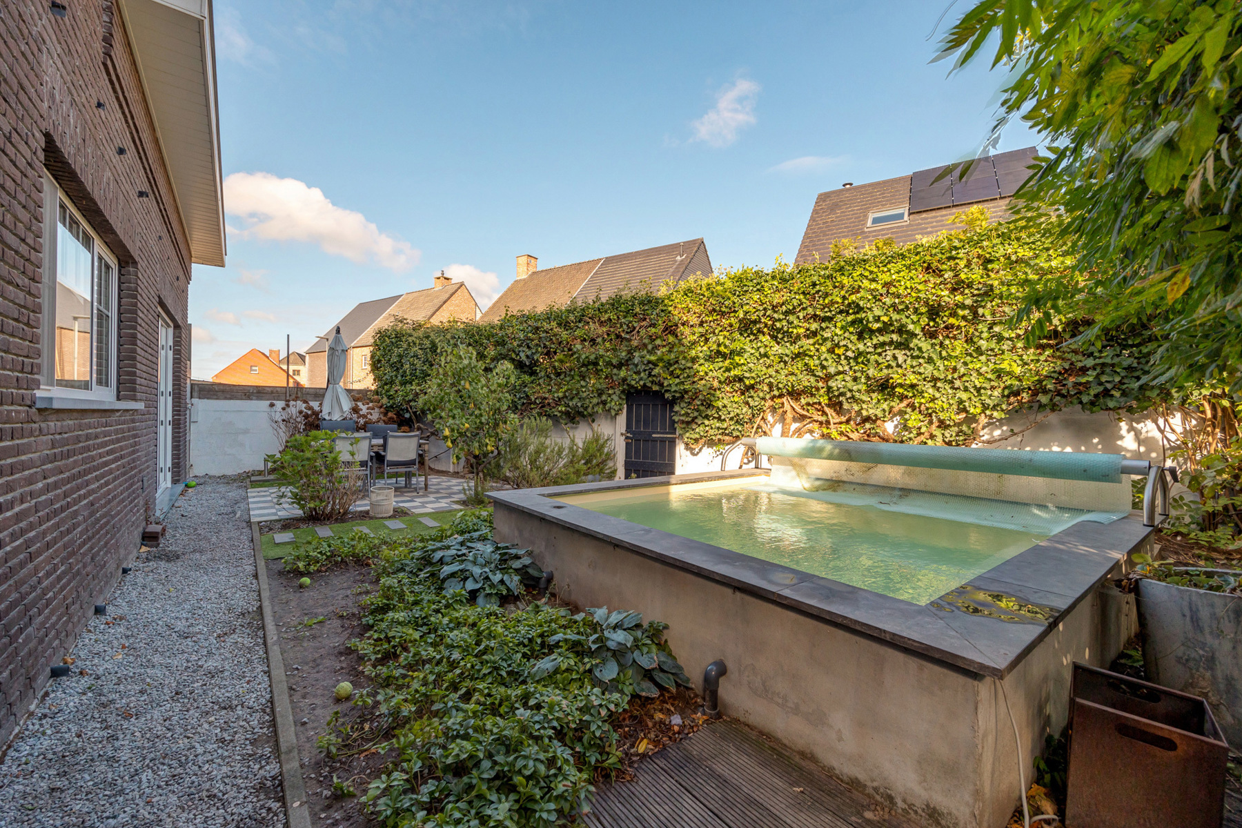 Volledig gerenoveerde woning met 4 slpks en gezellige tuin - foto 3