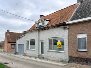 Halfopen bebouwing met garage en tuin in rustige straat!Deze verder af te werken gezinswoning met garage biedt heel wat potentieel en is gelegen in...