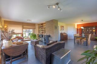 Villa avec 5 chambres, double garage dans le beau quartier résidentiel Rondenbos.Située sur une parcelle de 9a 49ca dans une belle allée sans...