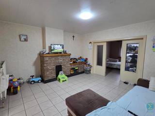 Dit appartement bevindt zich in een kleinschalig gebouw met slechts één ander appartement op de eerste verdieping.Via de eigen inkomdeur betreedt u...