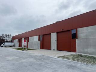 Warehouse of approximately 170 m² for rent in Izegem in the Stuyf new construction project with private parking space. The warehouse is located...