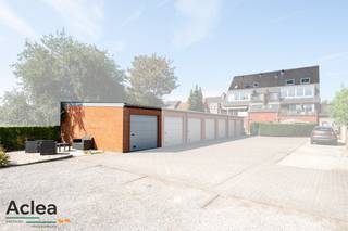 Op de bovenste verdieping van residentie 'De Moeren' in Sint-Laureins vinden we dit lichtrijke appartement terug met 2 slaapkamers. Het appartement situeert zich over de volledige dakverdieping van het gebouw en is toegankelijk met een lift die tevens tot in de kelderverdieping gaat waar er een privatieve kelderberging aanwezig is. De mooie ligging vlakbij het Leopoldkanaal zorgt ervoor dat je heerlijk kan wandelen en fietsen in de directe nabijheid. <br /><br />Als troef heb je achteraan een eigen gesloten garagebox met daarachter een eigen privatief terras met open zicht van maar liefst 30m²!<br /><br />Het appartement beschikt over een energiezuinig EPC B label en heeft tevens een conforme elektrische keuring. Het appartement is dan ook uiterst geschikt voor zowel eigen bewoning als investering om te gaan verhuren. <br /><br />Indeling als volgt:<br />- inkomhal<br />- apart toilet<br />- lichtrijke woonkamer met open ingerichte keuken<br />- wasplaats/berging<br />- 2 slaapkamers<br />- badkamer met douche en lavabomeubel<br />- privatieve kelderberging<br />- gesloten garagebox<br />- klein tuintje/terras naast de garage<br /><br />Het appartement is vrij bij akte!<br /><br />Bent u geprikkeld en wenst u een bezoek ter plaatse?<br />vastgoed@aclea.be - 09/377 31 77