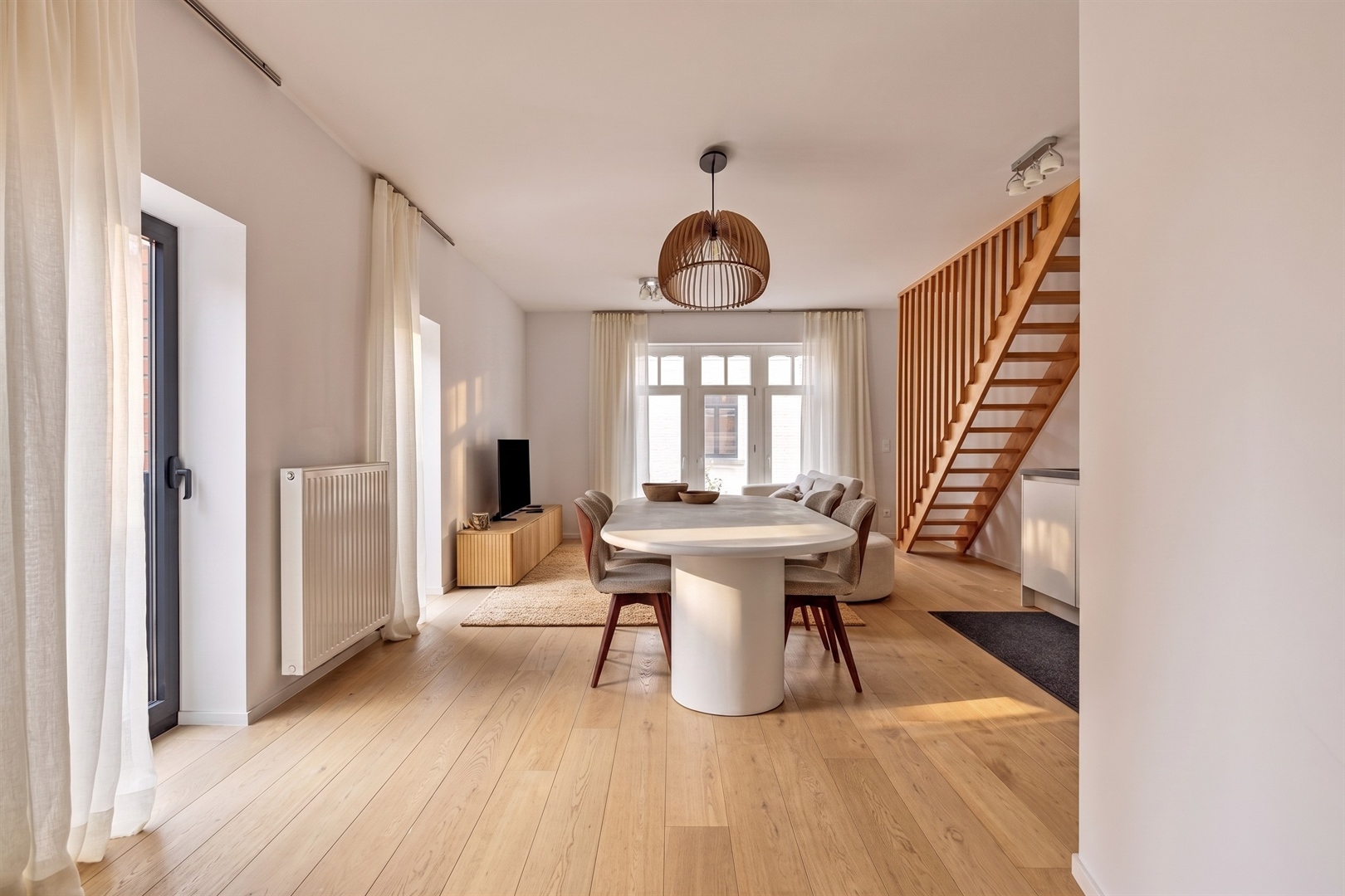 OPEN HOUSE Thu, Aug. 27: Furnished duplex apartment in a prime location - photo 1