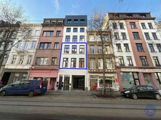 The renovated building is located in trendy South on Marnixplaats with Volkstraat and Nationalestraat around the corner. In short, you won't find...