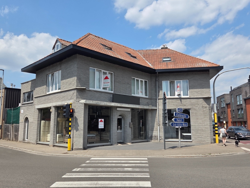 HANDELSRUIMTE VAN ONGEVEER 160 M² + ZEER RUIM DUPLEXAPPARTEMENT MET 5 SLAAPKAMERS en 2 BADKAMERS - foto 1