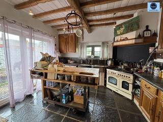 <p><span>PROPRIÉTÉ DE CARACTÈRE AVEC 5 CHAMBRES</span></p><p><span>Prix indicatif : 375 000 euros</span></p><p><span> </span></p><p><span>Cette maison particulière est un parangon d'authenticité et de caractère.</span></p><p><span>Construite avec des matériaux de récupération soigneusement choisis, elle respire une âme que l'on trouve rarement.</span></p><p><span>Avec 5 chambres et 4 salles de bains, elle offre une abondance d'espace et de confort, idéale pour les grandes familles,</span></p><p><span>idéale pour les grandes familles, la vie de kangourou ou ceux qui souhaitent recevoir des invités avec style.</span></p><p><span>Au rez-de-chaussée, il y a une pièce séparée avec sa propre cuisine et sa propre salle de bains, un atout pour une utilisation multigénérationnelle ou une activité indépendante</span></p><p><span>ou une activité indépendante.</span></p><p><span>À l'intérieur, les sols en pierre naturelle, les poutres anciennes et les détails en fer forgé créent une atmosphère chaleureuse.</span></p><p><span>A l'extérieur, à l'étage, une généreuse terrasse avec auvent vous attend : un endroit unique pour profiter de chaque jour.</span></p><p><span>Le terrain situé à côté de la maison est actuellement loué.</span></p><p><span>Epc C favorable (pas d'obligation de rénovation)</span></p><p><span>Soyez rapide !!!</span></p><p><span> </span></p><p><span> </span></p><p><span>N'hésitez pas à appeler le 0475/51.40.73 ou à envoyer un email à info@svena.be.</span></p><p><span>Extrait d'urbanisme/information sur demande !</span></p><p><span>Ces détails sont purement informatifs et nous ne pouvons être tenus responsables pour toute inexactitude.</span></p><p><span>La surface habitable est donnée à titre indicatif.</span></p>