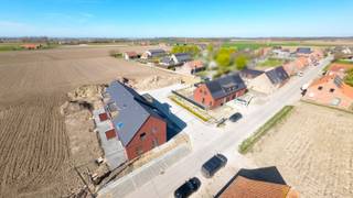 Prachtig wonen in alle rust en toch dicht bij het centrum van Langemark-Poelkapelle en vlotte verbinding naar steden als Diksmuide, Ieper...