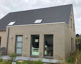 TE KOOP in MELLE aan de Koperstraat Mooi en centraal gelegen project voor het bouwen van een half-open bebouwing. Lot 17 : Opp. : +/- 256 m²...