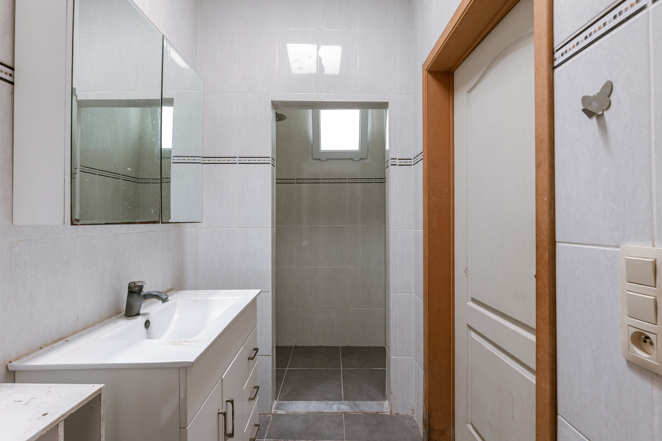 Te renoveren woning met 3 slaapkamers in centrum Eernegem - foto 4