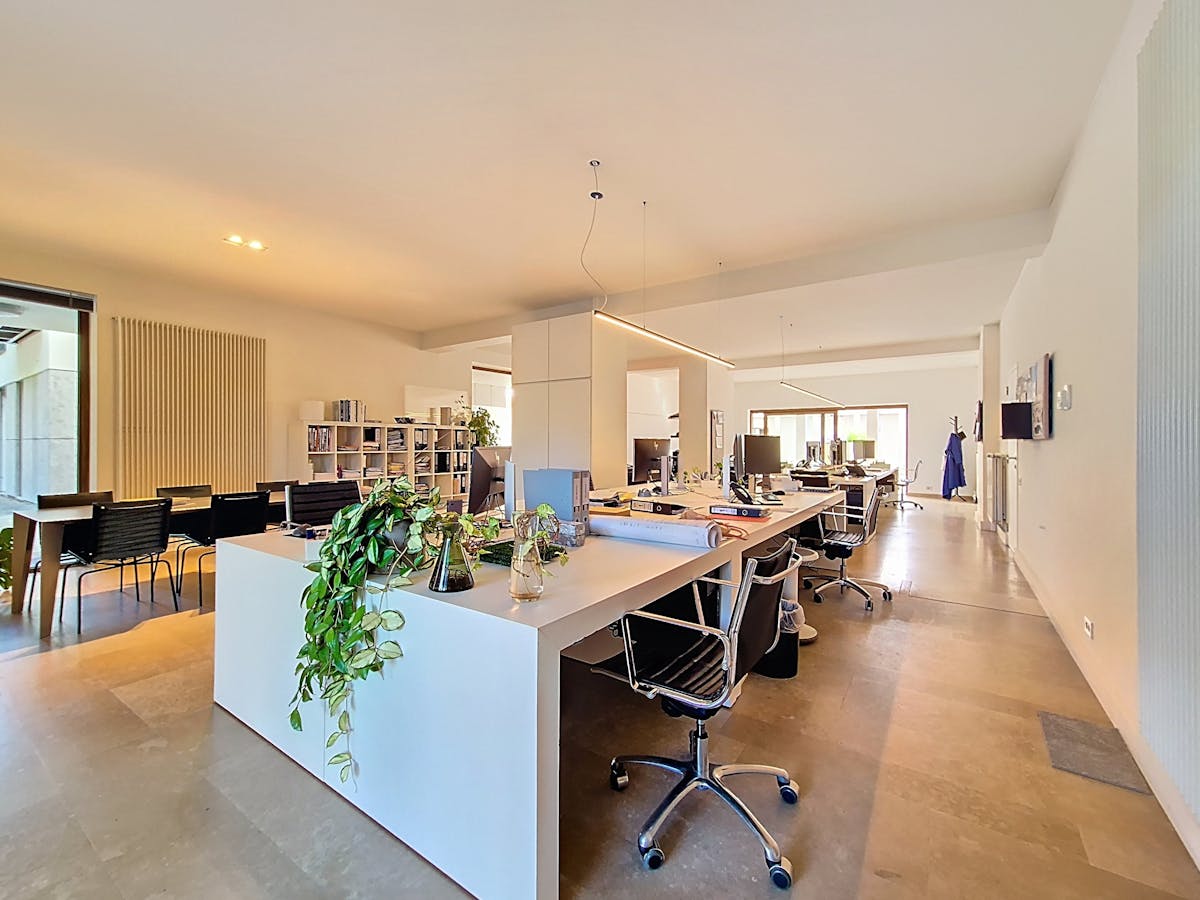 Bureau moderne (113 m²) à louer dans le centre de Gand - photo 1