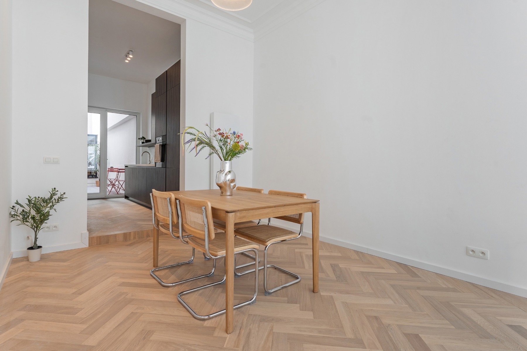Stijlvol gerenoveerd appartement met stadskoer in Zurenborg - foto 5