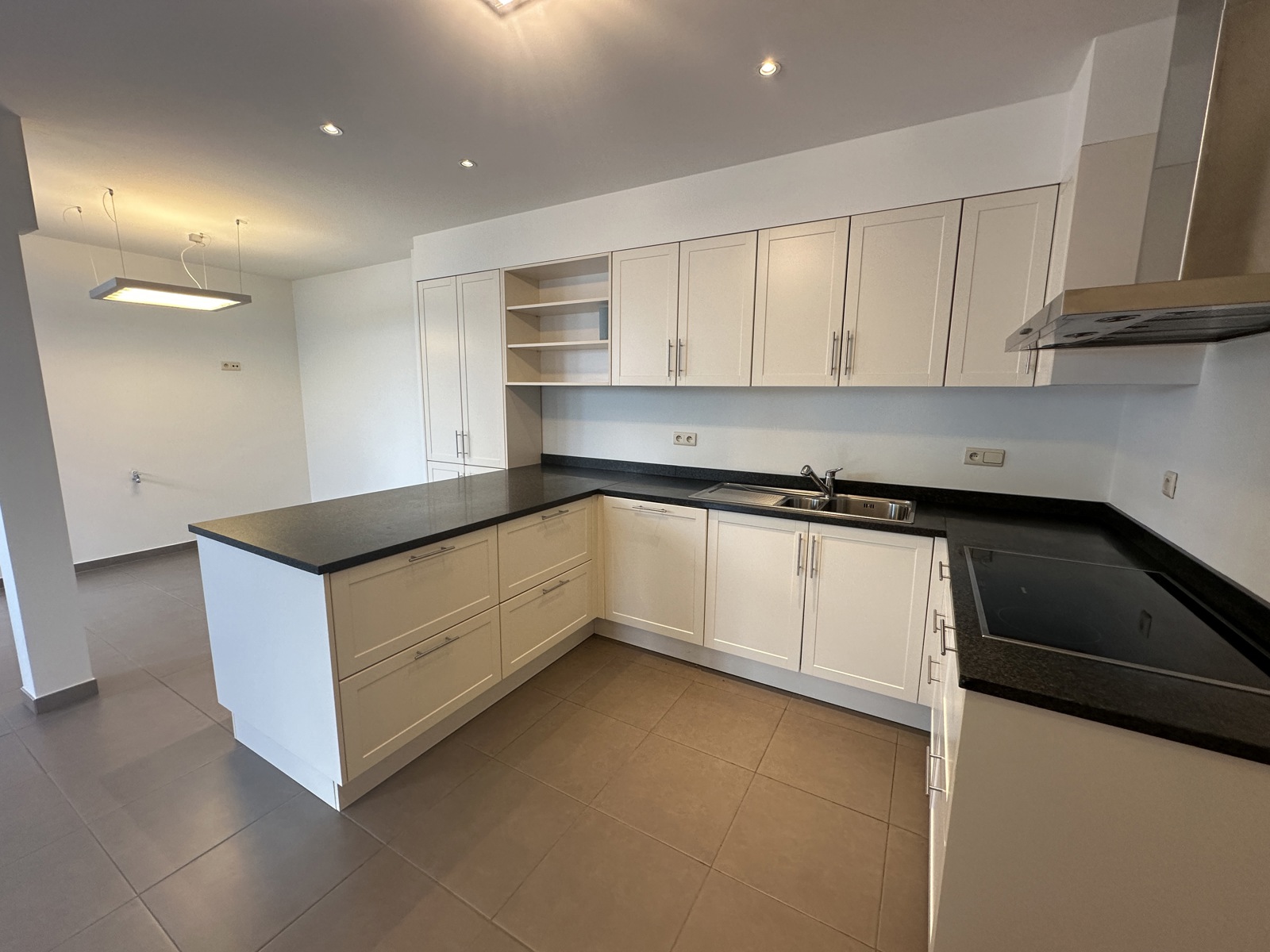 Zeer goed uitgeruste woning met garage en tuin! - foto 5