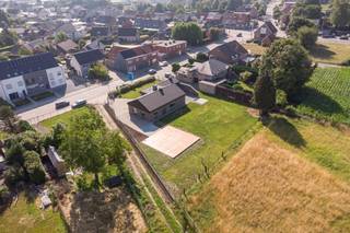 A deux pas de Sinaai et à la limite de Waasmunster, cette spacieuse maison prête à l'emploi est à vendre à Knodbaan . Située dans un...