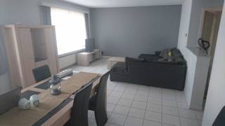 TE HUUR : 2 slaapkamer-appartement met garagebox Dit centraal gelegen appartement is gelegen op de verbindingsweg tussen Poederlee en Lille.  Met een...