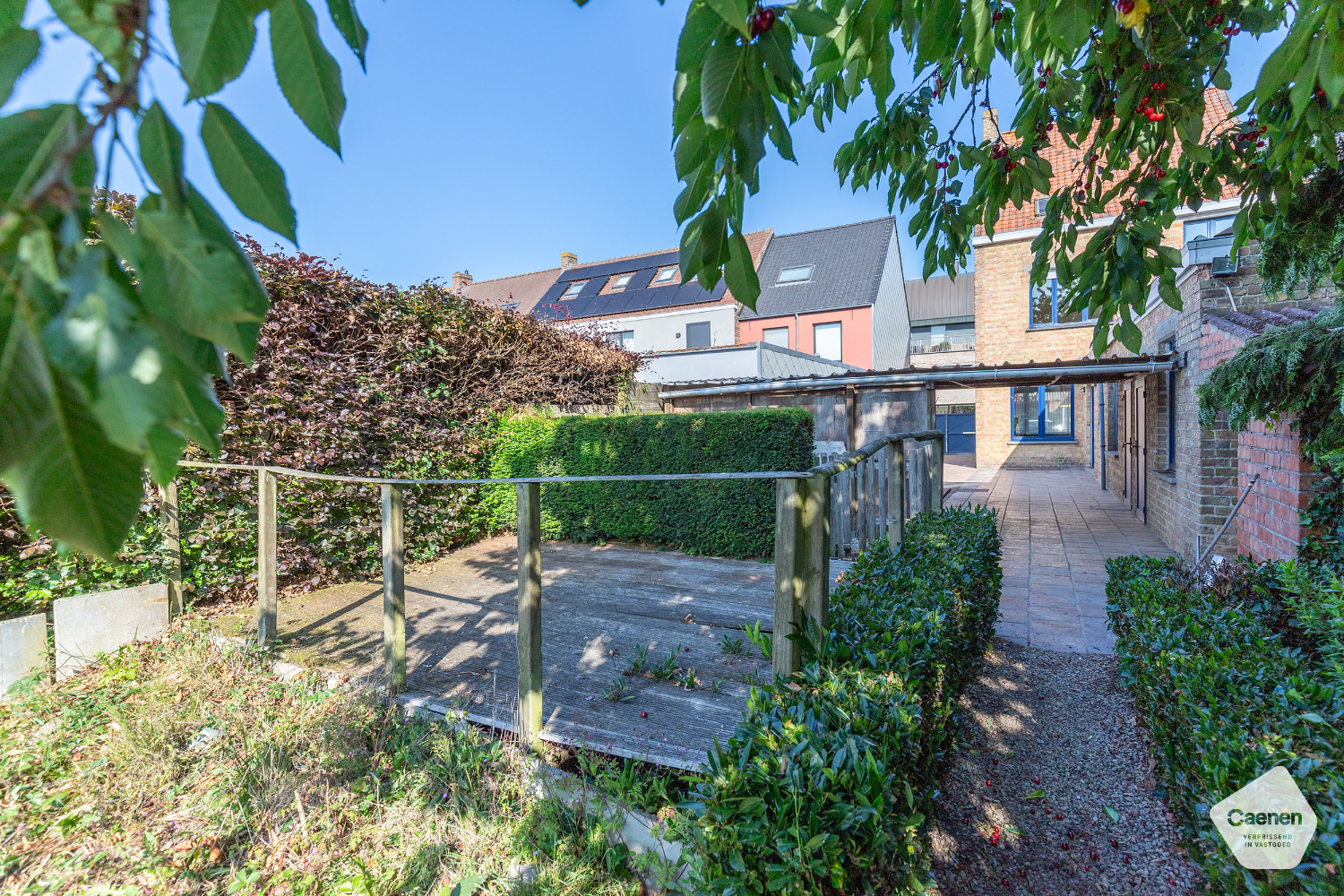 RUIME EN STEVIGE WONING in het centrum van Moerbrugge met mogelijkheid tot 5 slaapkamers - foto 2