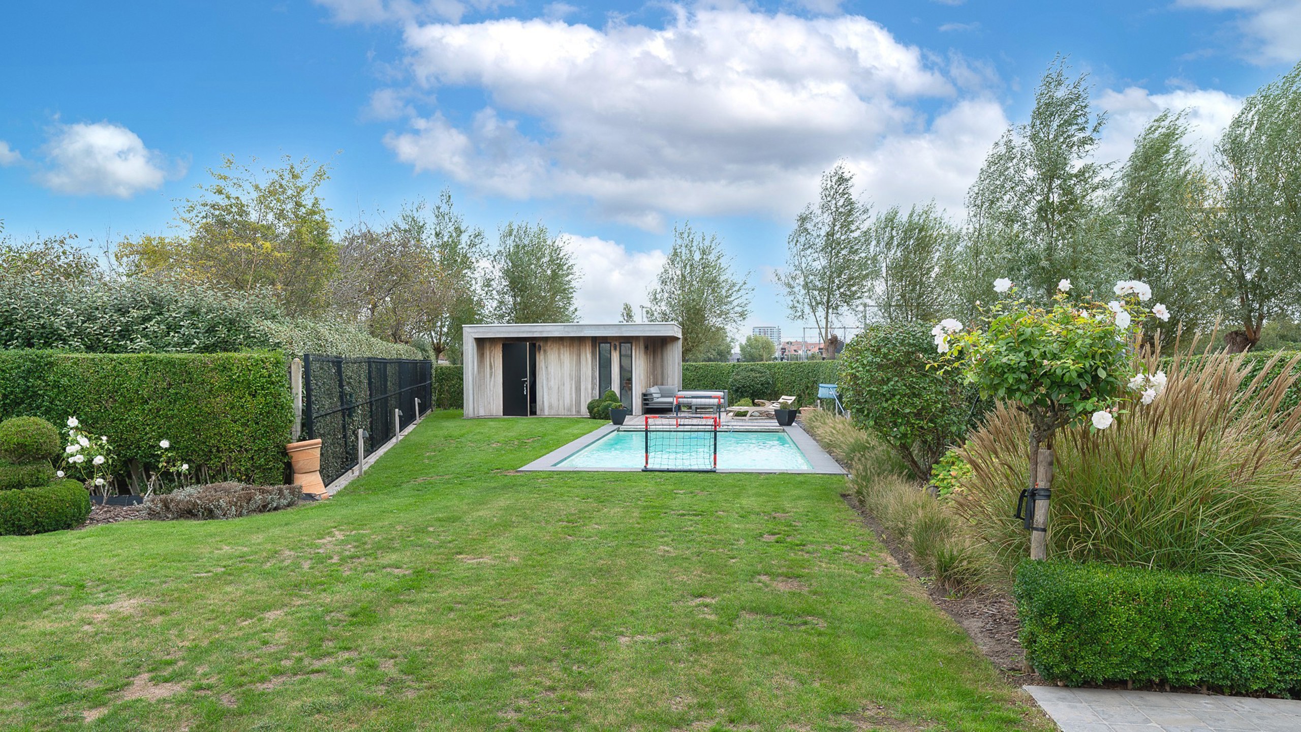 Mooie recente woning rustig gelegen in Knokke, op enkele passen van Duinenwater, de zee en het centrum. - foto 4
