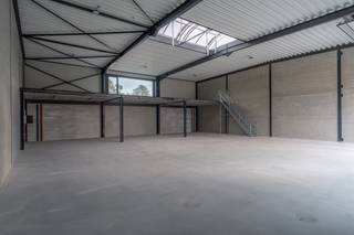 Laatste knappe unit te koop van 370 m² op ideale ligging!Dit nieuwbouwproject omvat 9 duurzame KMO units, een loft & een landschapskantoor te Beerse,...