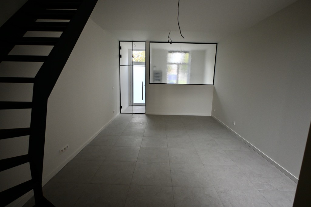 Volledig gerenoveerde woning met karakter ! - foto 3