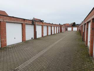 Afgesloten garagebox in de Heidebloemstraat 1 (box 48) te Turnhout. Beschikbaar: 01/05/2026.Ligging: gunstig gelegen in de Heidebloemstraat te...