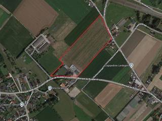 Schitterende ligging: net over de grens met Drongen, op het grondgebied van Landegem. Dankzij de nabijheid van de E40 geniet je hier van een...