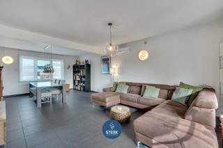 HANDELSPAND MET APPARTEMENT OP TOP LOCATIE TE MAASMECHELEN ! <br /><br />We vinden deze open bebouwing met een bewoonbare oppervlakte van 327 m² terug op een perceel van 8a 16ca in Eisden-Maasmechelen. <br /><br />Voor meer informatie, neem zeker een kijkje op onze website via de volgende link:<br />https://www.sterkvastgoedmakelaars.be/detail/te-koop-woning-maasmechelen/7566842?dosearch=True&flowstatus=ForSale,ForSaleReserved,ForSaleWithBid,ToCompleteForSale,SoldUnderReserve,Sold&pageindex=1&pagesize=12&searchpage=ForSale&sortdirection=DESC&sortfield=pub_flowstatus&transactiontype=Sale
