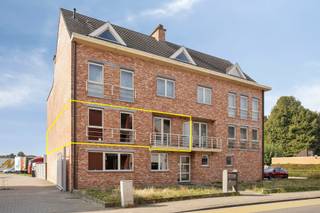 Dit moderne appartement met twee slaapkamers is gelegen op de eerste verdieping van een kleinschalige residentie.Indeling:Via de ruime inkomhal komt...
