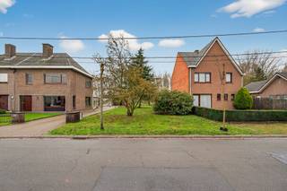  * Perceeloppervlakte van 623 m² * Geschikt voor halfopen bebouwing (HOB) * Rustige, residentiële ligging in Evergem * Vlotte bereikbaarheid richting...