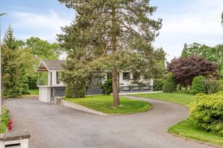 Located on the Elzeelsesteenweg, you can enjoy a rural view and an excellent southern orientation. You live here in peace with the rolling...