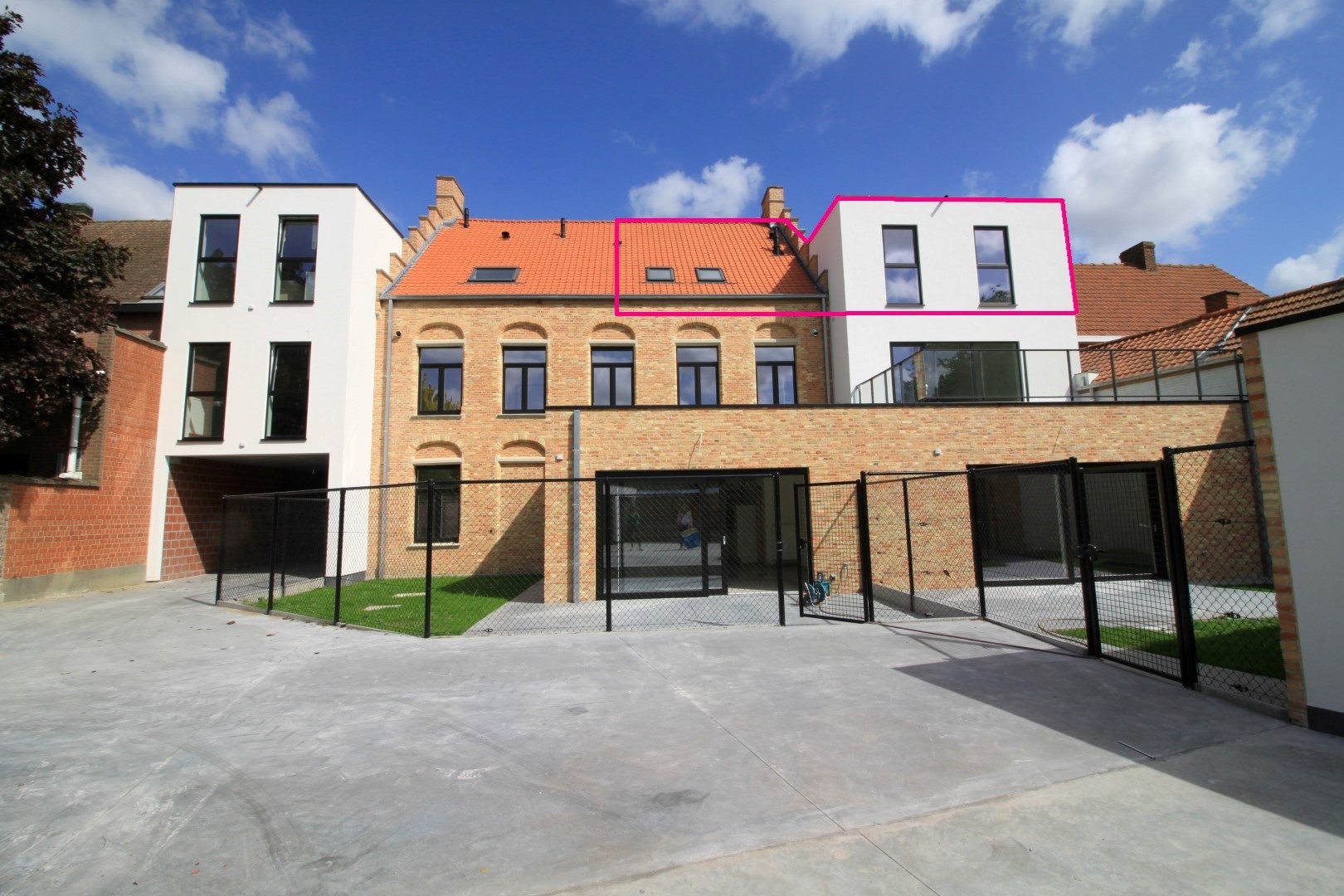 Recent appartement met 2 slaapkamers, terras en garage - foto 2
