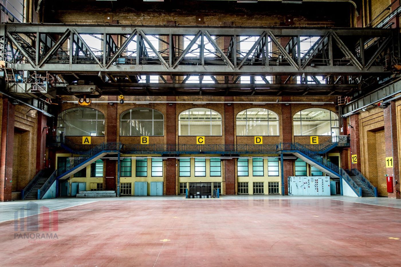 Uniek magazijn van 5.100 m² te huur in iconische elektriciteitscentrale te Schelle - photo 1
