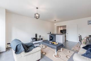 Dit 1-slaapkamerappartement bevindt zich op de derde verdieping van een appartementsgebouw met lift, gelegen in een zijstraat van de...