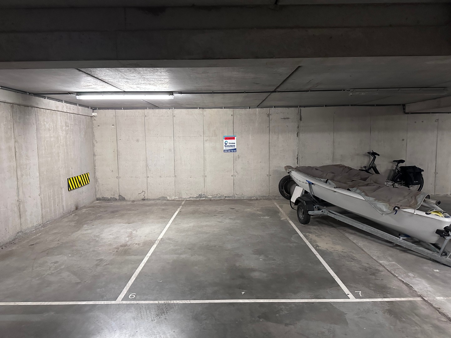 Centraal gelegen autostaanplaats, nabij Lippenslaan - Zegemeer. Gelegen op niveau -1 - foto 2