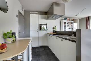 Modern & lichtrijk appartement met terras, 2 slaapkamers en garagebox in Minderhout (Hoogstraten)!Ontdek dit instapklare, moderne appartement met...