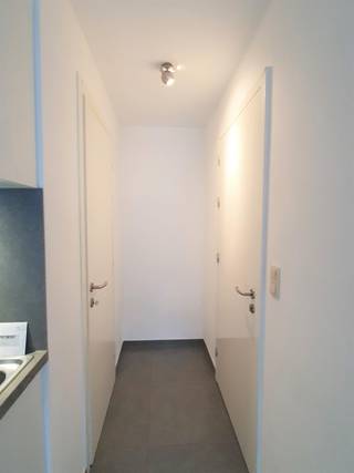 KNUS RECENT APPARTEMENT (bouwjaar 2015, +/-53m²) op het 2de VERDIEP RECHTS VOOR:voorzien van een lichte leefruimte vooraan met balkon & open keuken...