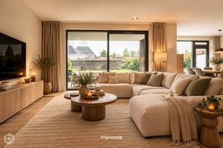 Op een toplocatie in Baal bevindt zich dit lichtrijke gelijkvloerse appartement met twee slaapkamers, twee zonnige terrassen en een ondergrondse garagebox. Dankzij de centrale ligging geniet u van een uitstekende bereikbaarheid, terwijl winkels, scholen, horecazaken en openbaar vervoer zich op wandelafstand bevinden.<br /><br />Via de inkomhal met vestiaire en gastentoilet betreden we het appartement. De ruime en lichtrijke leefruimte biedt voldoende plaats voor een gezellige zithoek en een aparte eetruimte. Zowel de leefruimte als de eetkamer geven uit op een aangenaam apart zuidgericht terras, waardoor u in totaal beschikt over twee zonnige terrassen. De open keuken sluit naadloos aan op de leefruimte en is uitgerust met kwalitatieve toestellen. Aansluitend bevindt zich een praktische wasplaats/berging.<br />De nachthal leidt naar twee volwaardige slaapkamers en een stijlvolle badkamer, ingericht met een ligbad, inloopdouche en dubbele lavabo.<br />De ondergrondse garagebox en de privatieve ondergrondse berging dienen mee aangekocht te worden voor € 40.000.<br /><br />Dit instapklare appartement werd afgewerkt met hoogwaardige materialen en beschikt over moderne, energiezuinige technieken zoals zonnepanelen, een warmtepomp en een ventilatiesysteem. Dit vertaalt zich in een uitstekende energieprestatie met een EPC-label A en een E-peil van slechts E10.<br /><br />Dit is een uitstekende opportuniteit als u op zoek bent naar een lichtrijk appartement met twee slaapkamers, twee terrassen en een garagebox te Baal. Contacteer ons voor meer informatie op 0480 66 14 77 of via info@boonstravastgoed.be.<br /><br />Bijzonderheden:<br />- Garagebox<br />- Twee terrassen<br />- Twee slaapkamers