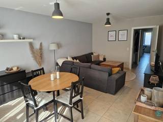 Gelijkvloers appartement met 2 slaapkamers, autostaanplaats en gezamenlijke fietsenberging vlak in het centrum van Arendonk.In het centrum van...