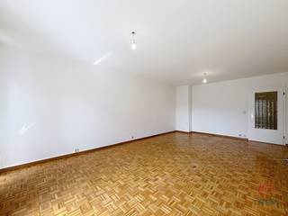BERCHEM-SAINTE-AGATHE, mooi gerenoveerd appartement met twee slaapkamers naast de Basiliek van Koekelberg. Het appartement ligt dicht bij...