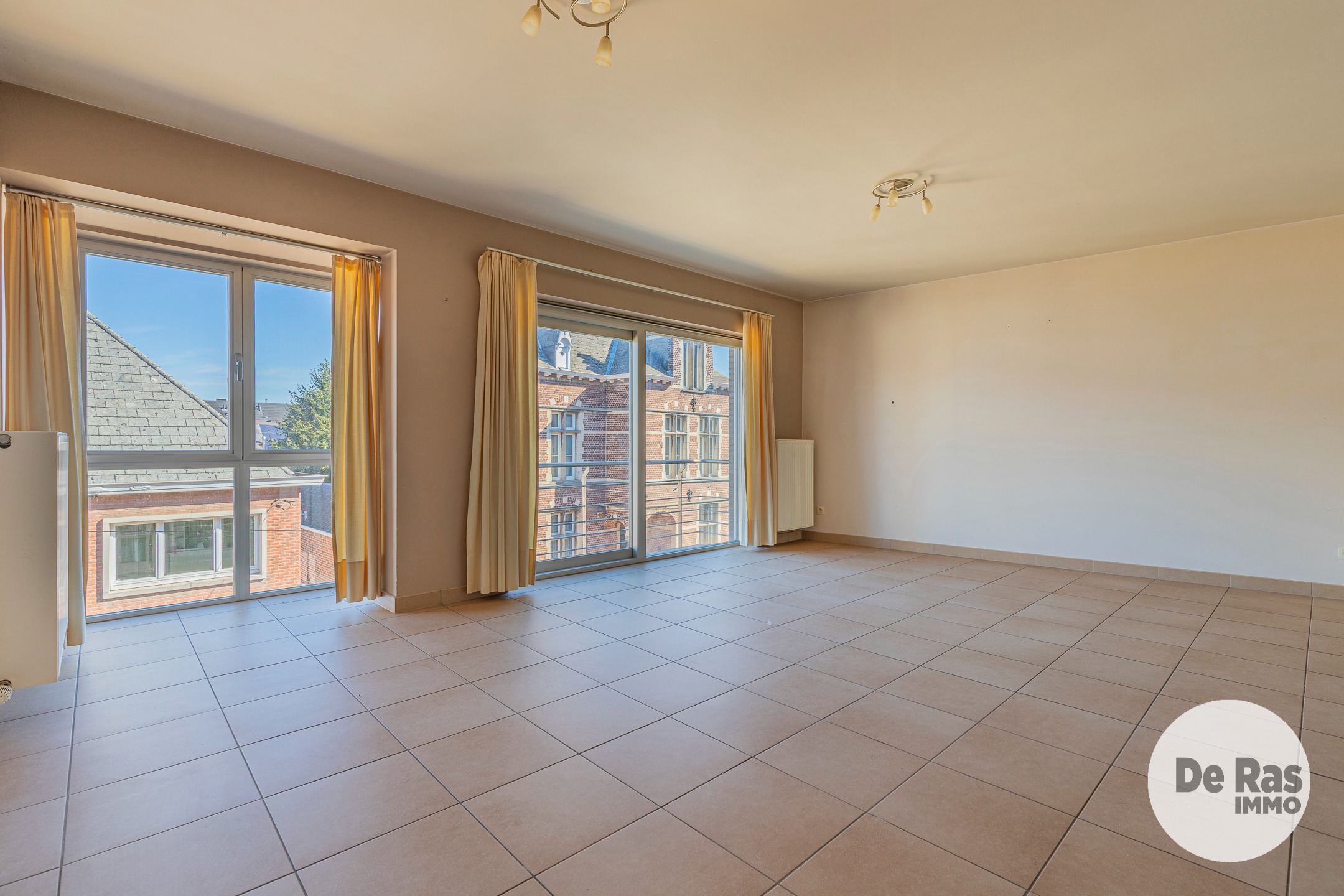 LEDE - Ruim en instapklaar appartement aan de markt van Lede - foto 5