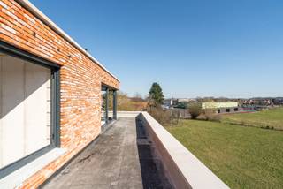 Deze unieke penthouse is gelegen op de 3de verdieping van Residentie Ferentino.Van hieruit geniet je van een prachtig verzicht op de achtergelegen...