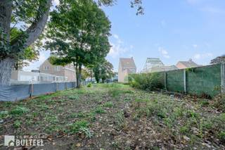 Deze NW gerichte bouwgrond van 502 m2 is gelegen in de Buitenstraat in het landelijke De Klinge (rechts van huisnummer 95). Met een straatbreedte...