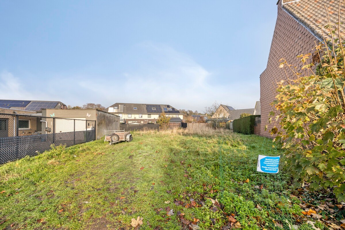Goed gelegen bouwgrond voor halfopen bebouwing! - foto 4