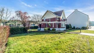 Welkom op de Stationsstraat 49  in As.Deze charmante, vrijstaande woning is uitstekend gelegen op een populaire locatie in As.De woning combineert...