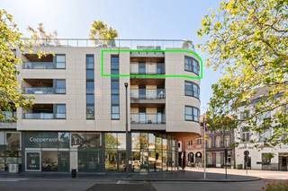 Te koop: modern halfopen appartement in het centrum van Sint-Niklaas, op wandelafstand van het treinstation en nabij belangrijke invalswegen.Dit...