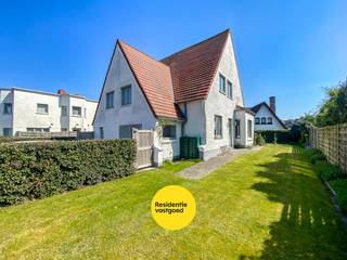 Ruime woning op wandelafstand van de zee op 535 m². Ontdek deze prachtige, goed onderhouden woning te Sint-Idesbald, op slechts enkele minuten wandelen van het strand. Met 4 slaapkamers, 2 dressings en 2 badkamers, kan dit huis perfect dienen als gezinswoning, vakantiewoning of B&B. De woning beschikt over een zongerichte tuin waar u heerlijk kunt ontspannen en genieten van lange zomeravonden. De ligging biedt u niet alleen de rust van de zee, maar ook nabijheid van lokale voorzieningen, restaurants, openbaar vervoer en winkels. Dankzij de ruime oprit voorzien van meerdere parkeerplaatsen en garage, kan je altijd zorgeloos uw wagens parkeren. Een unieke kans om te wonen in een rustige, groene omgeving met de charme van een badplaats. Het onroerend goed is gelegen in de toeristische zone. Een extra troef van het huis is dat het perfect ingericht kan worden als tweewoonst, kangeroewoning of co-housing<br /><br />Neem voorsprong met een vrijblijvende en gratis schatting van uw eigendom via:<br />http://www.residentievastgoed.be/gratisonlineschatten