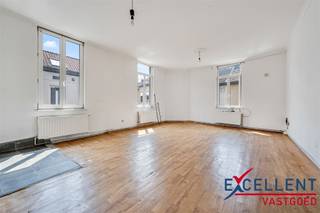 Deze te renoveren woning in Ledeberg (Gent) biedt een uitzonderlijke opportuniteit voor investeerders, projectontwikkelaars en/of handige...