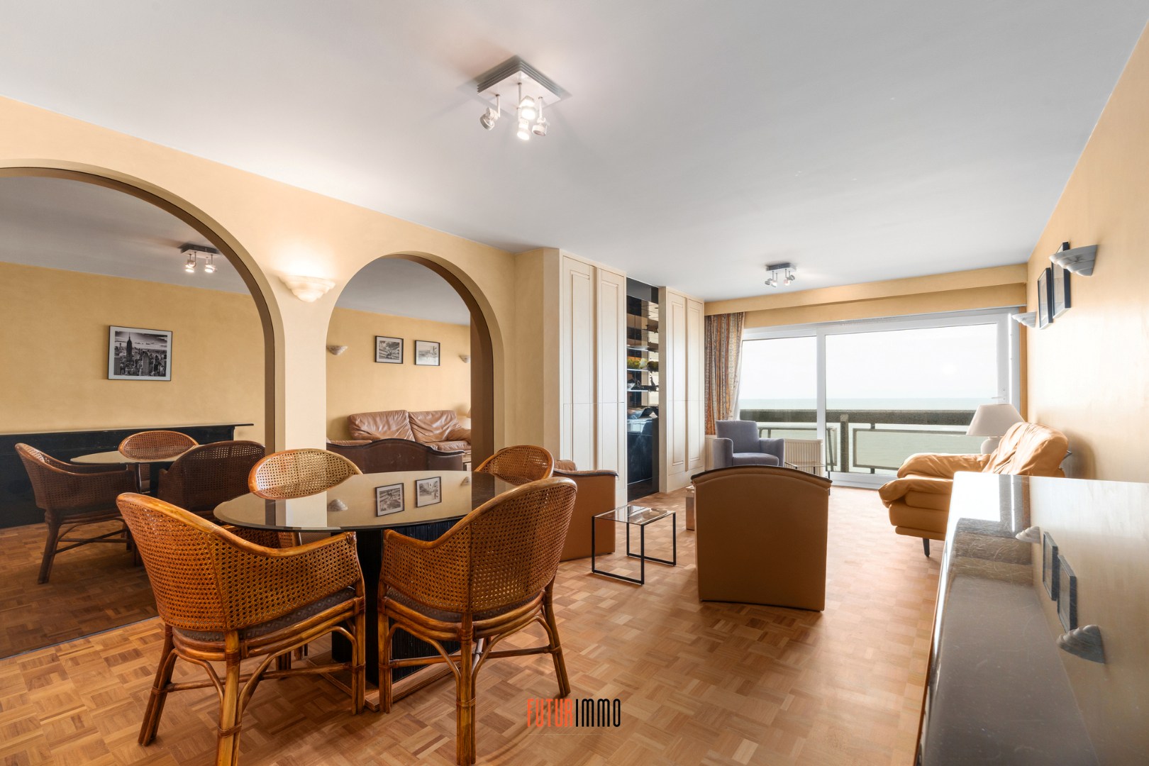 Instapklaar 2-slpk appartement te Oostende - foto 2