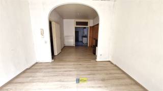 Deze te renoveren woning is gelegen in hartje Antwerpen-noord. Momenteel is deze ingedeeld in drie appartementen waarvan de gelijkvloerse leeg...