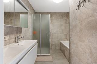 Gunstig gelegen appartement op de 1eV in een aangename woonomgeving!  Dit eigendom ligt nabij verschillende winkels, grootwarenhuizen en het...