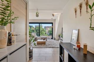 Een absolute topper!!! Dit ruime appartement is gelegen in het centrum van Zelzate. Op wandelafstand vind je hier diverse speciaalzaken,...