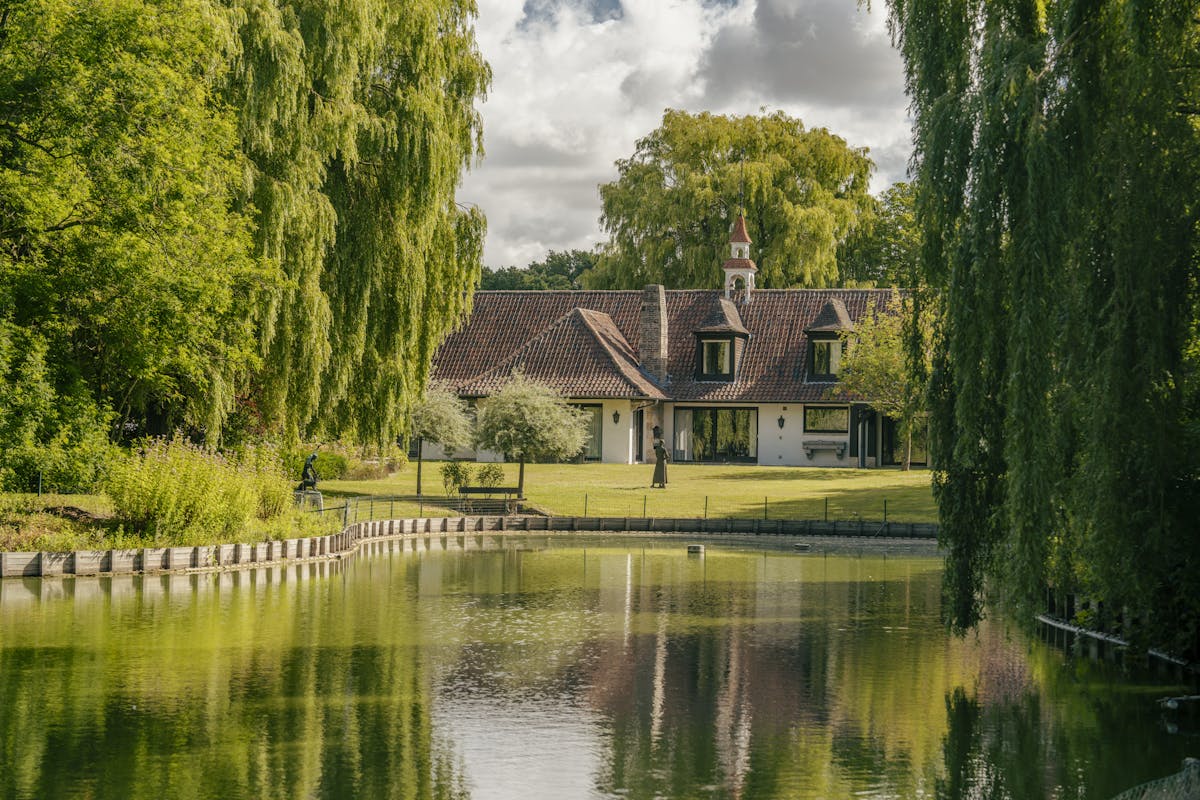 Unique villa with pond for sale on the edge of Roeselare - photo 3